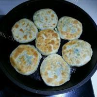 美味的三鲜韭菜馅饼做法图解6)