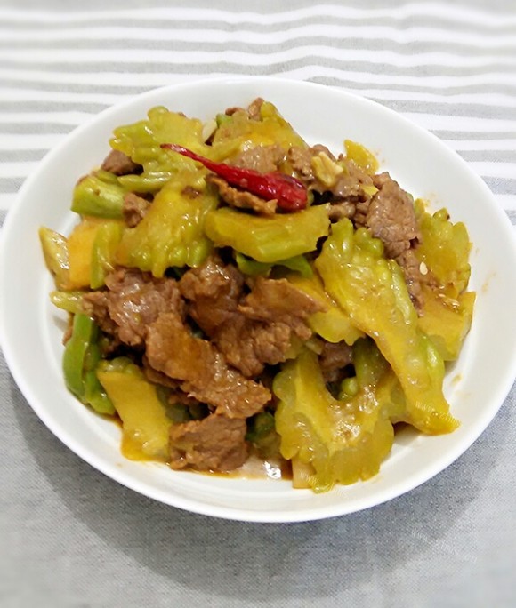 色香味俱全的牛肉炒苦瓜