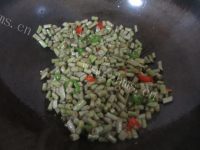 家常菜肉末炒酸豆角做法图解7)