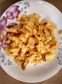 色味俱佳的韭菜炒鸡蛋做法图解4)
