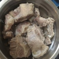 好喝的牛尾骨汤做法图解4)