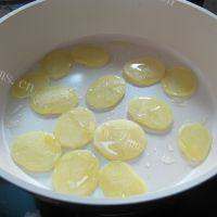 椒盐土豆片自制做法图解4)