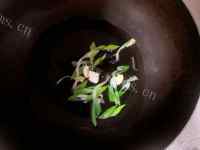 美味的炒榨菜丁做法图解2)