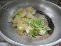 美味的西红柿炒土豆片做法图解7)