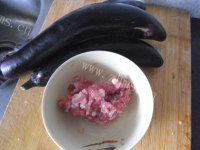 家常菜肉末烧茄子做法图解1)