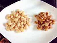 美味的核桃花生豆浆做法图解5)