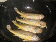 家常菜黄花鱼炖豆腐做法图解4)
