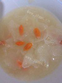 美味的冰糖银耳炖雪梨做法图解1)