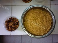 美味的花生鲜肉粽做法图解3)