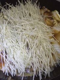 美味的白菜炖粉条做法图解6)