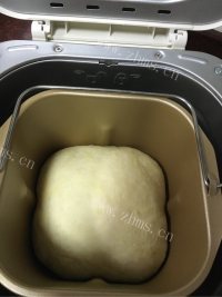 自制牛奶小馒头做法图解6)