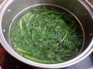 家常菜凉拌茼蒿做法图解2)