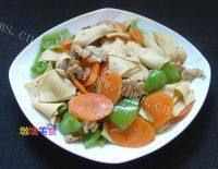 诱人的尖椒炒干豆腐