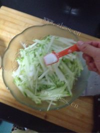 营养的清口凉萝卜丝做法图解2)