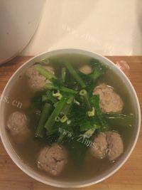 美味的小白菜肉丸汤