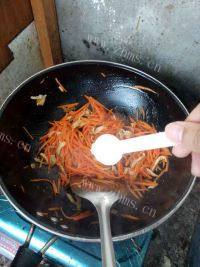 家常菜胡萝卜炒肉丝做法图解8)