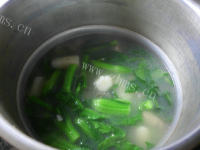 美味的菜芯山药龙骨汤做法图解10)