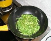 家常菜扁豆肉丝做法图解2)