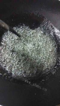 下酒菜糖裹花生做法图解5)