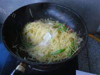 可口的酸辣土豆丝做法图解12)