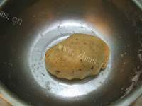 美味的榛子酥饼做法图解4)