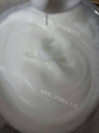 诱人纸杯戚风蛋糕做法图解6)