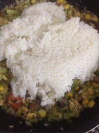 美味的什锦蛋炒饭做法图解7)