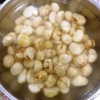 美味的红烧板栗鸡翅做法图解2)