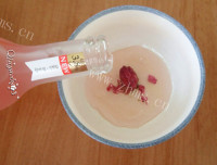 美味的水蜜桃味果冻鸡尾酒做法图解3)