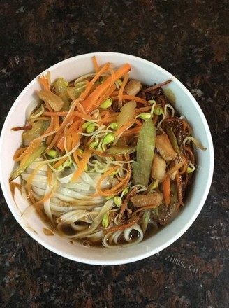 热腾腾的炸酱面