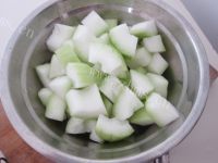 美味的冬瓜筒骨汤做法图解7)