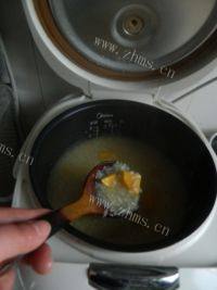 软糯的玉米渣红薯粥做法图解8)