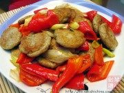美味的辣椒炒鱼饼