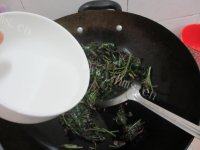 十分诱人的蒜香苋菜做法图解6)