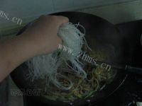 家常萝卜丝炒粉条做法图解8)