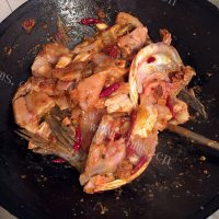 色味俱佳的水煮鱼做法图解4)