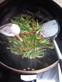 美味佳肴般的青椒肉丝做法图解5)