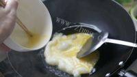 香气逼人的火腿蛋炒饭做法图解8)