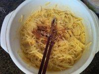 健康美食之土豆鸡蛋饼做法图解5)