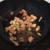 家常菜辣子鸡丁做法图解8)