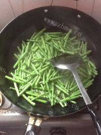 香喷喷的清炒豆角做法图解7)