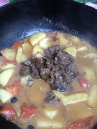 美味的土豆烧牛肉做法图解9)
