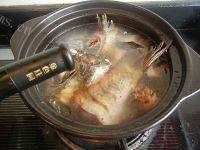 「DIY」鲫鱼头冻豆腐砂锅煲做法图解8)