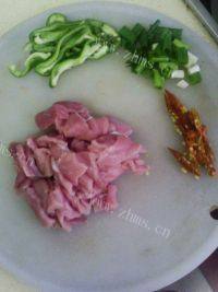 家常菜芹菜炒肉做法图解1)