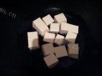 简易的小葱煎豆腐做法图解2)