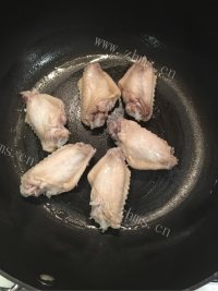 妈妈最爱的红烧鸡翅做法图解8)