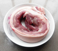 美味的麻辣粉蒸肉做法图解1)