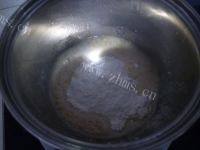自制炼乳棉花蛋糕做法图解3)