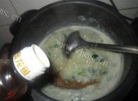 味道极佳的菠菜猪肝粥做法图解14)