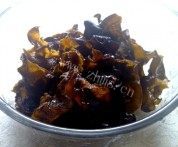 美味的香菇木耳蒸鸡做法图解1)